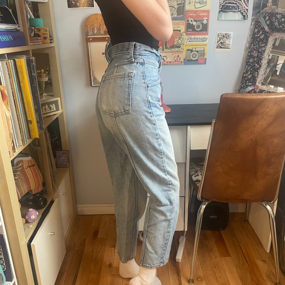 A&F cottage style faded high rise ankle jeans! - Picture 8 of 15